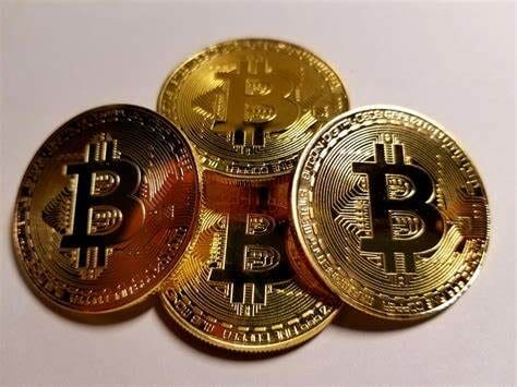 Crypto Market Today Jan 31: BTC & Altcoins Volatile Before US PCE Data 3 Bitcoin Price Briefly Touches $106K