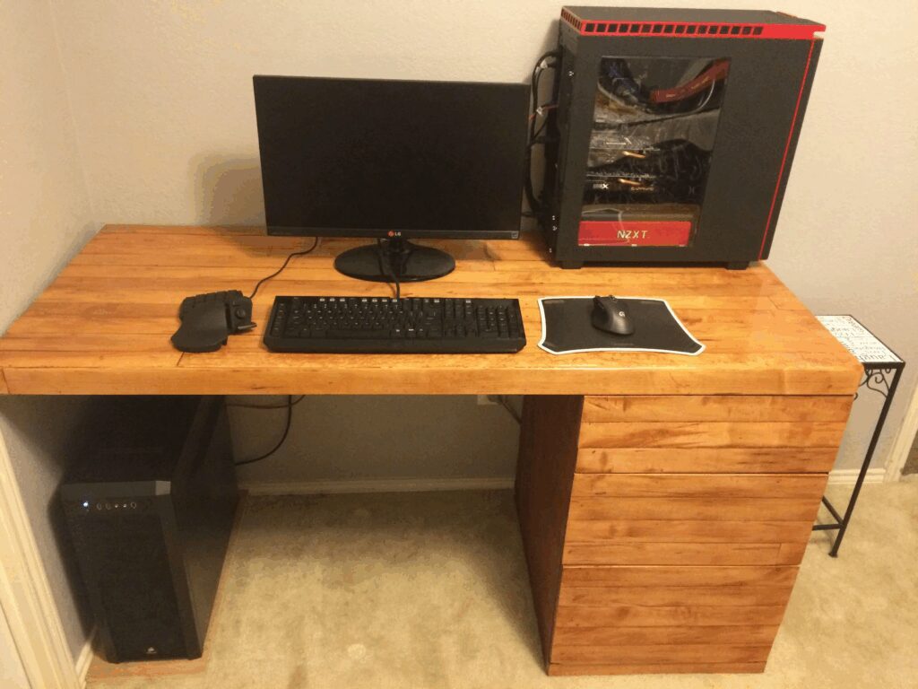 DIY Pallet Battlestation