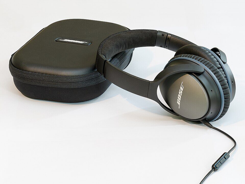 10 Must-Have Gadgets for the Modern Digital Nomad Office 4 Noise-Canceling Headphones